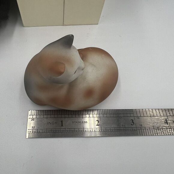 Vintage Avon Calico Cat Kitty Figurine 1984 Porcelain 2.75" Multicolor - Picture 9 of 10